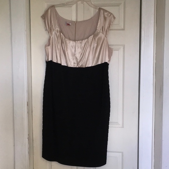 London Times Dresses & Skirts - Black and Champagne Cocktail Dress!